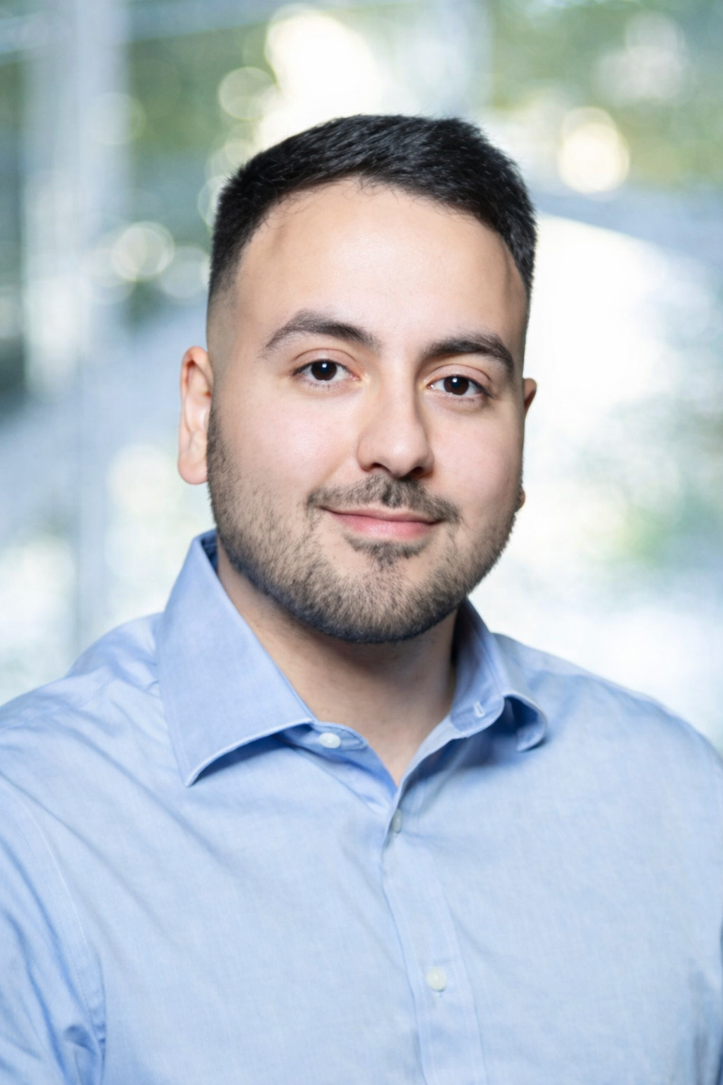 Moe Huzien Headshot