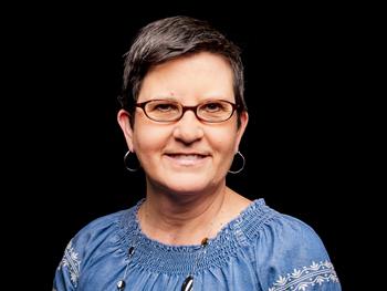 Head shot of Angela Smith