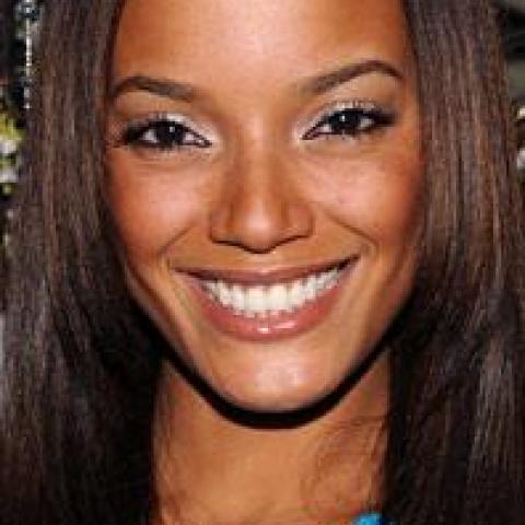 Model Selita Ebanks Joining Kessler Foundation S Stroll N Roll